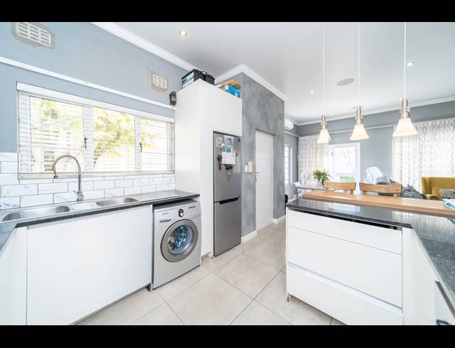 3 BEDROOM TOWNHOUSE FOR SALE IN BEACON BAY